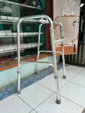 Jual alat bantu gerak / walker / tongkat jemuran layak pakai