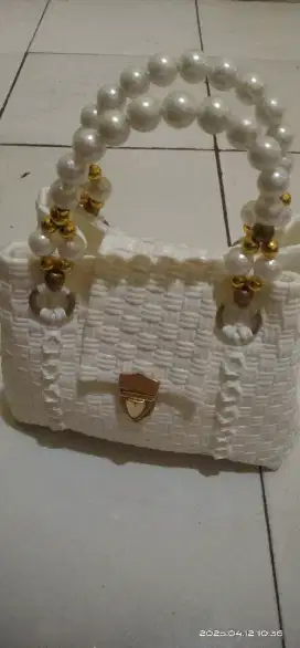 Tas pesta warna putih