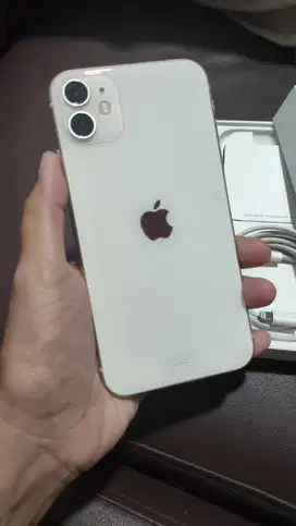 iPhone 11 128gb starlight like new