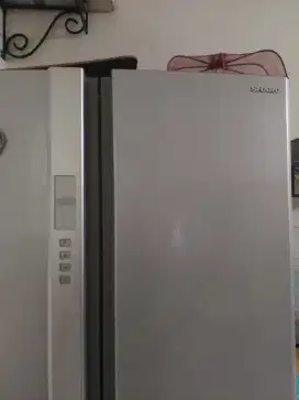 kulkas istimewa 4 pintu merek sharp