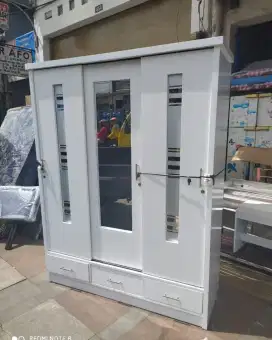 Lemari pakaian 3pintu triblok