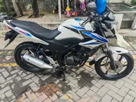 CB 150R warna putih Favorit