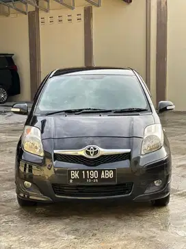 Toyota yaris E at matic 2010