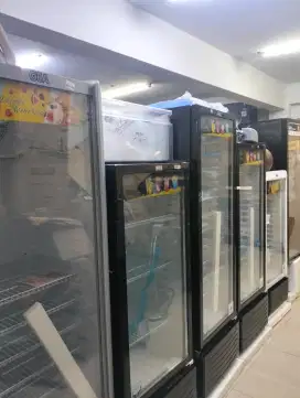 showcase pendingin minuman