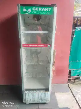 Di jual cepat showcase politron jumbo