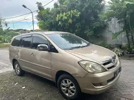 Kijang Innova 2005