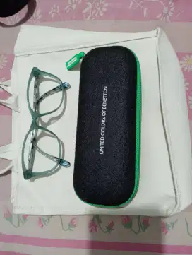Kacamata Benetton