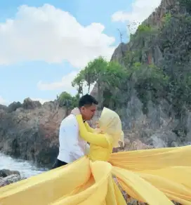 Gaun pengantin kuning