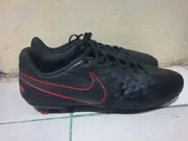 Sepatu Bola Nike Tiempo Legend 8 Academy FG/MG Original