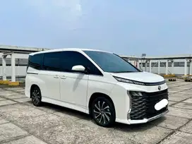 TOYOTA VOXY 2.0 AT 2023 Bensin
