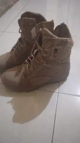 Sepatu bekas ukuran 40