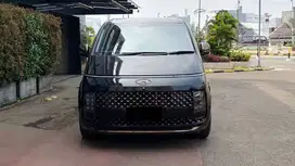 Hyundai Staria 2.2L 2WD Signature Diesel AT Hitam 2022/2023