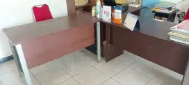 5 Unit Meja Kantor Dan 2 Unit Kursi Tunggu Besi 4 Sheat