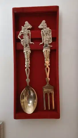Pajangan sendok garpu logam
