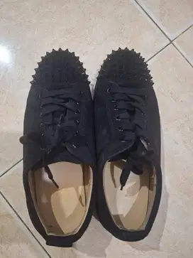 Sepatu sneaker christian louboutin louis