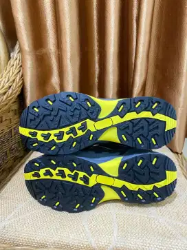 Jual sepatu gunung/sepatu safety merk larnmern
