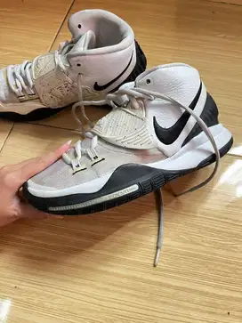 KYRIE 6 EP WHITE/BLACK