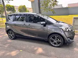 Toyota Sienta 1.5 V 2019 AT