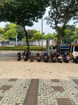 Disewakan Lantai 1 saja Ruko Glaze 2 Gading Serpong  Hadap Jalan Raya