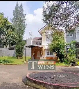 Rumah disewakan di depan taman legenda wisata cibubur