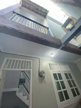 RUMAH DUA LANTAI