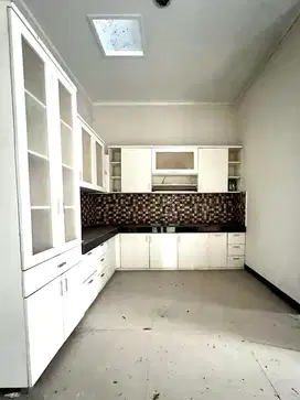 Rumah Harga Miring di Setraduta Hegar Hanya Hitung Tanah