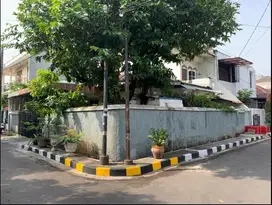 Rumah Lama hitung Tanah posisi hook di komplek Pulo Asem Jaktim