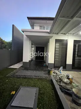 Rumah Graha Natura Surabaya 2 Lantai Hadap Utara