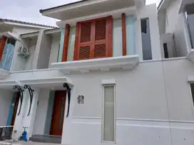Disewakan Rumah 2 Lantai Siap Huni Furnish di Grand Harvest, Surabaya