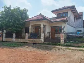 Jual rumah luas