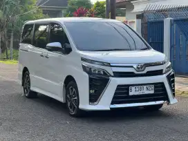 Toyota Voxy 2.0 AT 2019 Putih TERBAIK