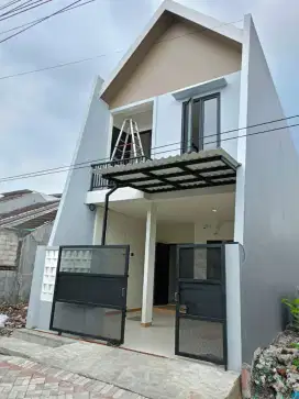 Dijual rumah baru 2 lantai di wonorejo harga 1,1M
