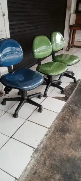 Kursi kantor naik turun