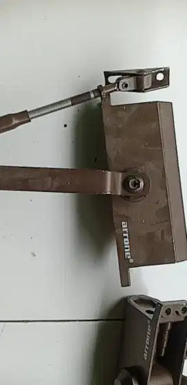 penahan pintu arrone