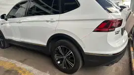 Volkswagen Tiguan Allspace Low KM barang bagus