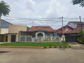 Dijual Rumah 10 x 30 lokasi strategis untuk usaha dekat Galaxy Beksel