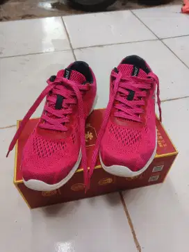 Sepatu Running Power Shoes