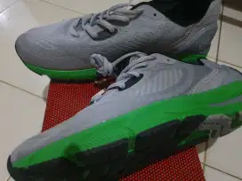 Sepatu Under Armour size 44 baru