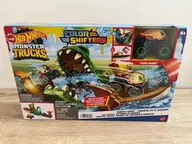 Hot Wheels Monster Truck Swamp Chomp Color Shifters Track Playset