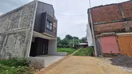 Rumah 2 Lantai Bagus Siap Huni Bebas Banjir Dengan 4 Kamar Di Cibubur
