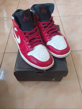 Nike AJ mid gym red chicago