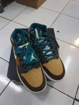 Air Jordan 1 Mid SE