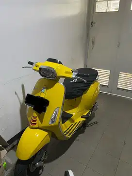 Dijual vespa sprint iget 150ABS 2022
