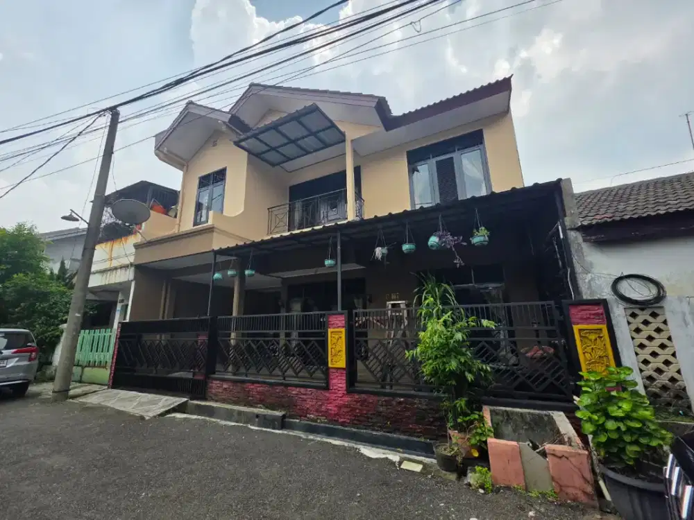 DISEWAKAN/DIJUAL Rumah 2 Lantai, LT/LB 110/200, SHM.TANPA PERANTARA