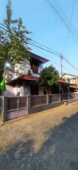 JUAL RUMAH 2 LANTAI DEKAT SUMARECON BEKASI