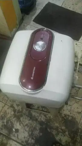 Ariston Water Heater Listrik 200watt 10liter