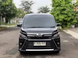 TERMURAH!!! TOYOTA VOXY 2.0 2018 HITAM