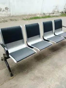 Kursi tunggu besi