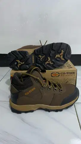 Sepatu Gunung Cotrek Seri Pollock Size 41