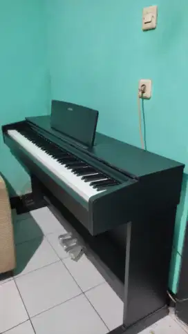 Piano elektirk Yamaha Arius YDP 143